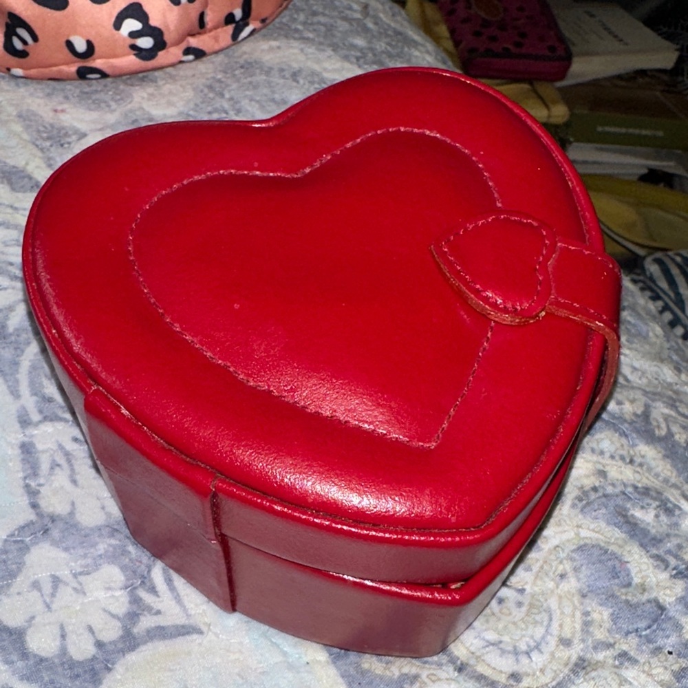 Wolf Brand Heart-Shaped Red Women's Travel Jewelry Container Box